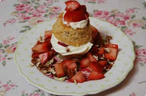 Brown Sugar Cake w/ Strawberries & White Chocolate Mousse