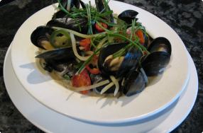 Fragrant Thai Mussels w/ Lime & Green Papaya